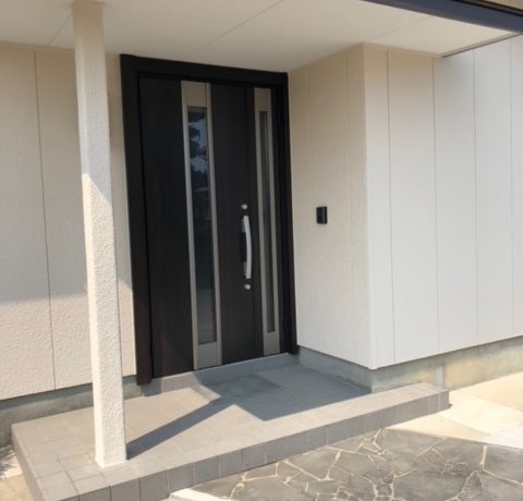 板野町t様邸 玄関ドア取替 アプローチ 外壁塗装工事 株式会社ヨコタホーム
